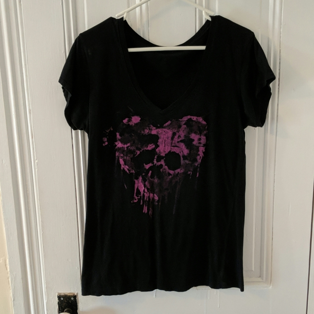 Stranded Black V Neck Heart/Skull